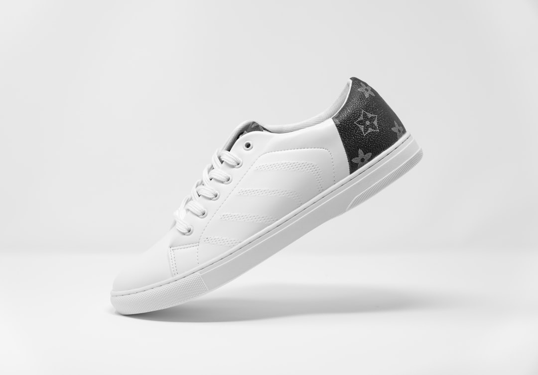 Minimalist Casual Shoe - Levitation Experiment